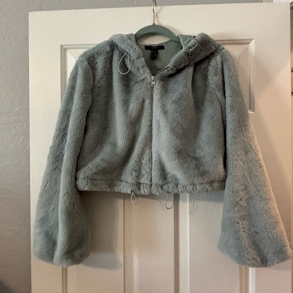 NWT Forever 21 Plush Hooded Cropped Jacket - Seafoam Color